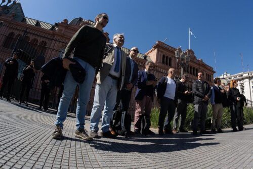 El Gobierno prohíbe el ingreso de todos los periodistas acreditados a Casa Rosada por primera vez en la historia