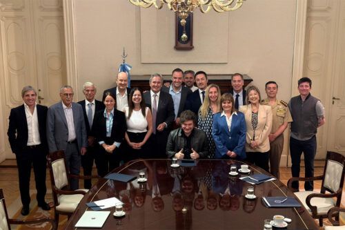 Karina sigue apostando por Adorni mientras Milei se mete en la interna de la Corte