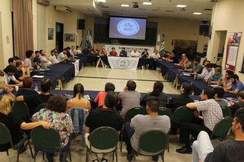 La nueva realidad de los programadores: la amenaza de la IA, despidos y salarios bajos