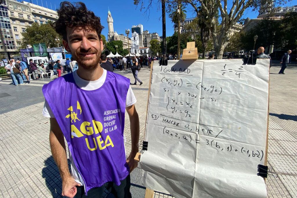La universidad de la calle: postales de las clases públicas contra la crueldad