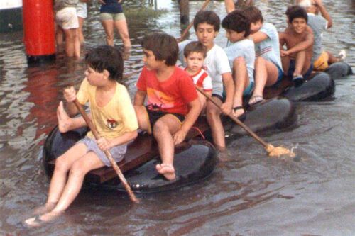 Una novela que revive las inundaciones de 1985 desde la voz y la mirada de una niña