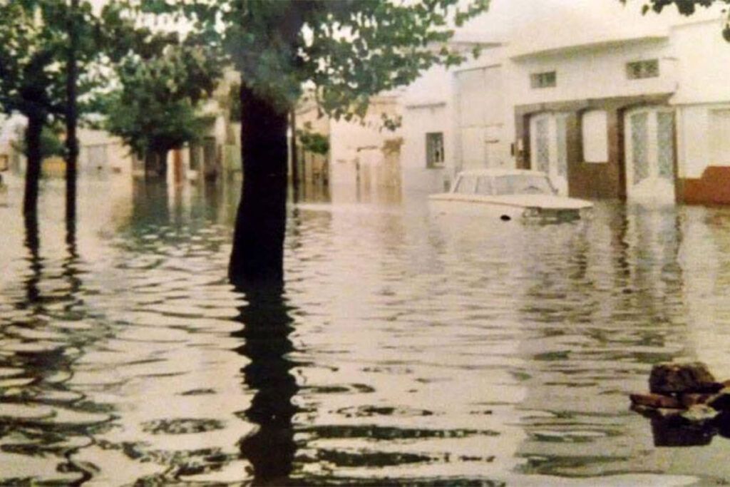 Una novela que revive las inundaciones de 1985 desde la voz y la mirada de una niña