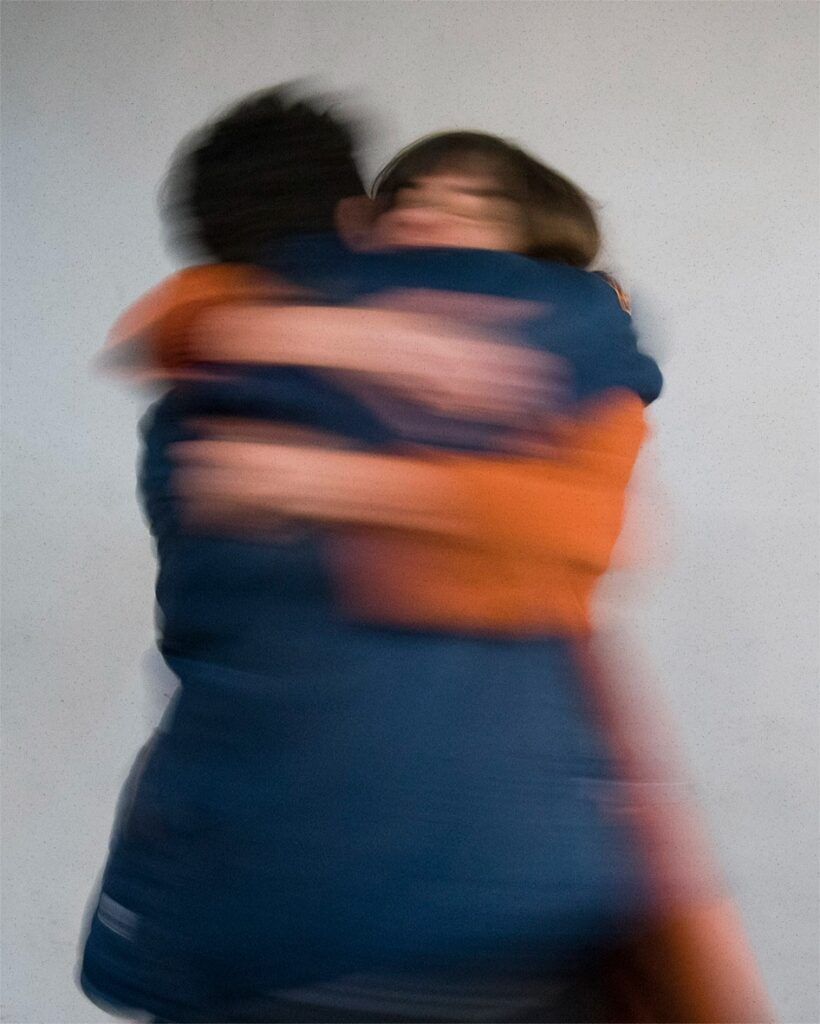 "La habitación desconocida" explora el desamor como un tiempo roto entre dos personas