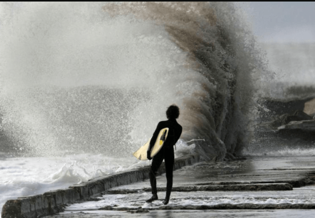 Alerta roja en la Costa bonaerense: un ciclón extratropical azota los balnearios con olas de siete metros y ráfagas de 100 km/h 3 Alerta roja en la Costa bonaerense: un ciclón extratropical azota los balnearios con olas de siete metros y ráfagas de 100 km/h