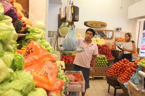 La inflación desaceleró en abril, pero advierten por el impacto de la guerra en Medio Oriente