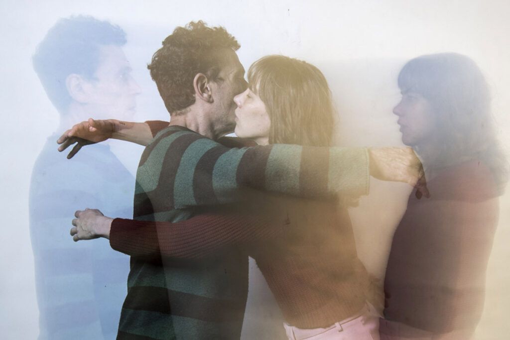 "La habitación desconocida" explora el desamor como un tiempo roto entre dos personas