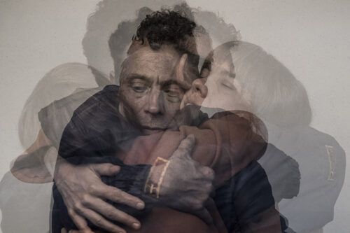 «La habitación desconocida» explora el desamor como un tiempo roto entre dos personas