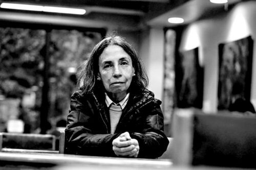 «Un telegrama al futuro» de Elvira Hernández: crónicas poéticas desde la Santiago pinochetista