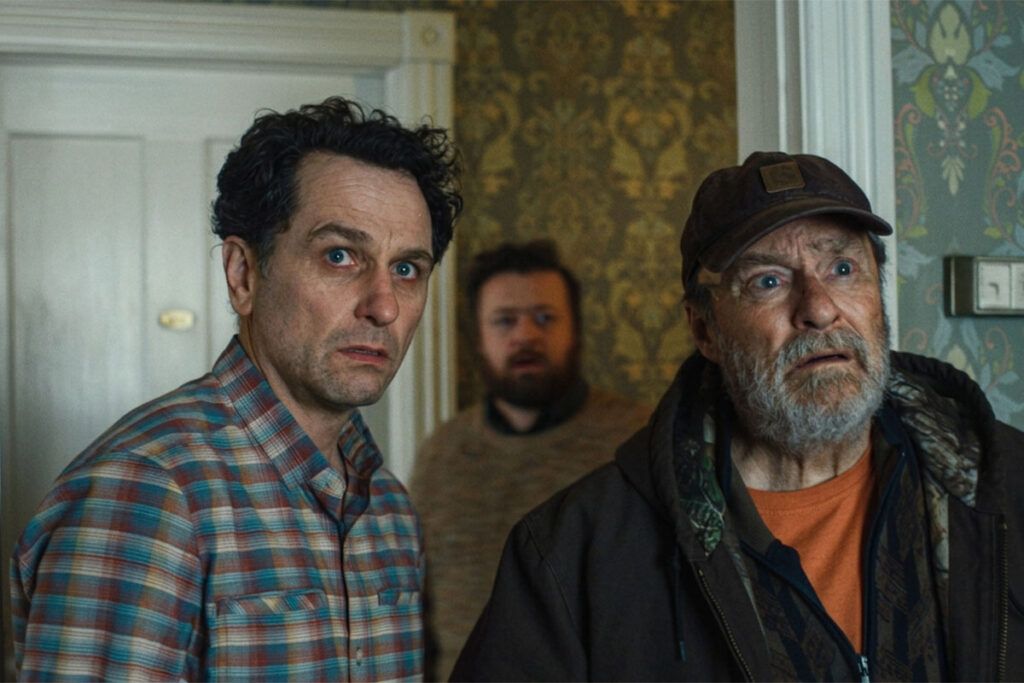 “La maldición de Widow’s Bay”: folk horror melancólico y lleno de humor ácido