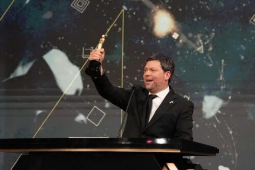 Guido Kaczka ganó el Martín Fierro de Oro en una noche en la que también hubo críticas a los ataques a la prensa