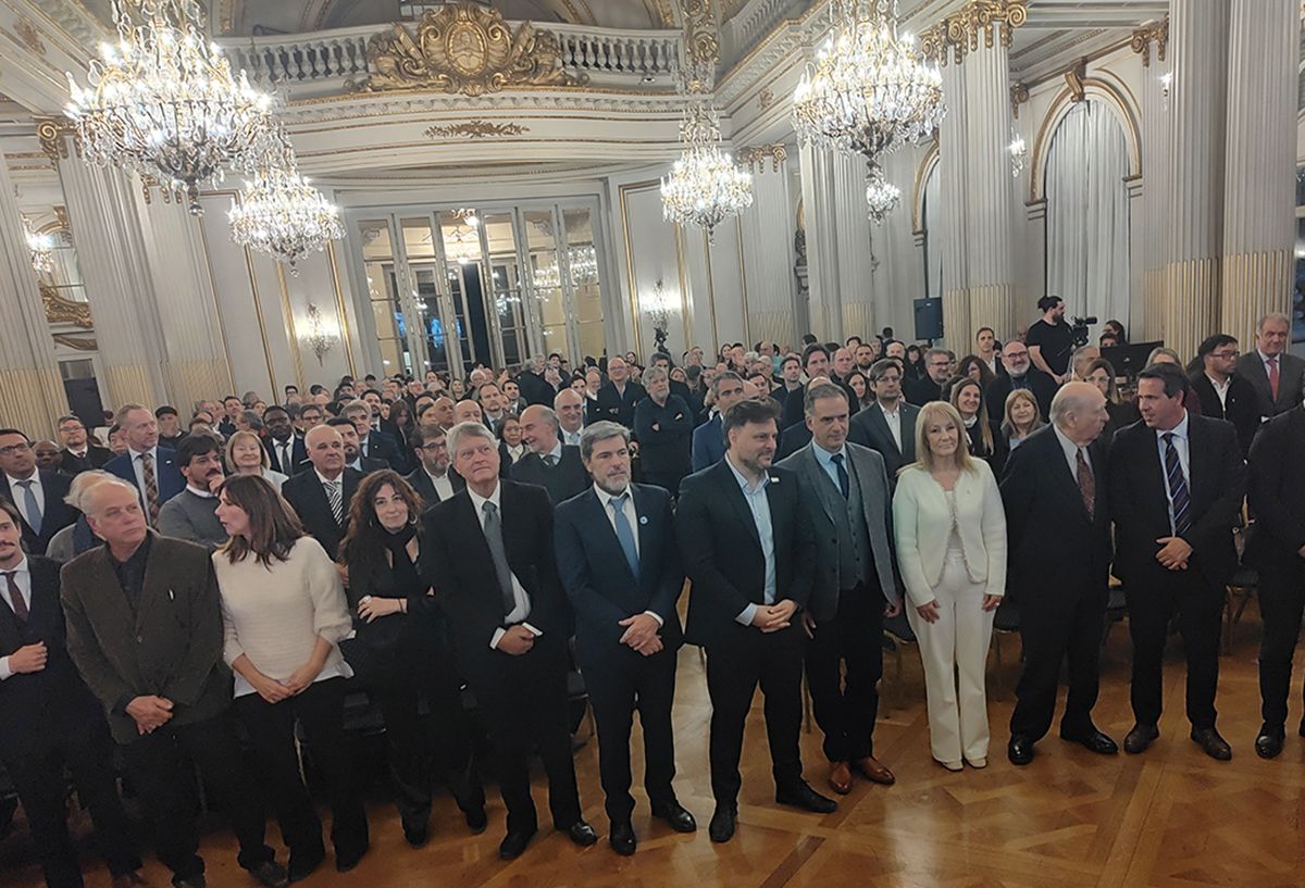 Emotivo homenaje en la legislatura porteña a los uruguayos asesinados en Buenos Aires por dictadura en 1976
