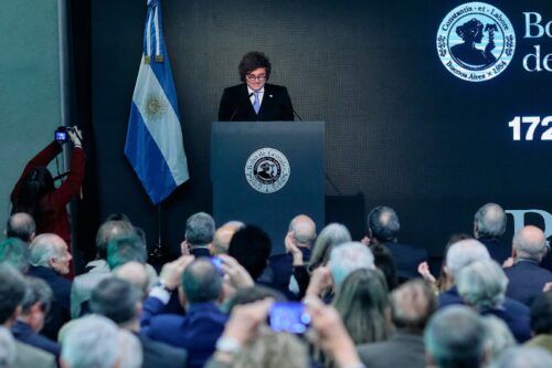 Milei anunció baja de retenciones para empresas que exportan y acentúa el peso de los impuestos sobre la población