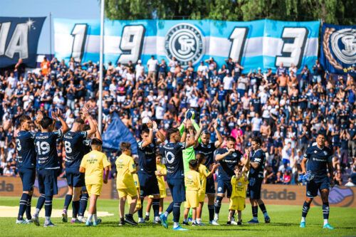 ¿Suma estrella? Independiente Rivadavia, «campeón de invierno» en un fútbol «roto», con 7 títulos y sin liga