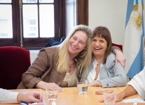 El oficialismo busca aplacar la interna entre Karina Milei y Bullrich por la reforma política