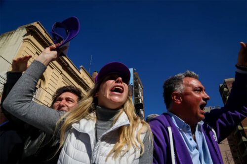 Pareja vuelve a ser un blanco móvil de la batalla entre Karina Milei y Santiago Caputo