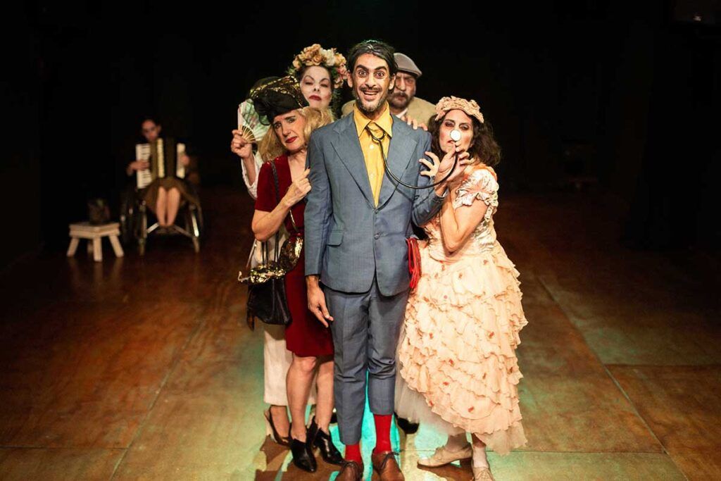 "La barbarie de los nadies": el fenómeno teatral que incomoda al público y agota funciones 4 "La barbarie de los nadies": el fenómeno teatral que incomoda al público y agota funciones