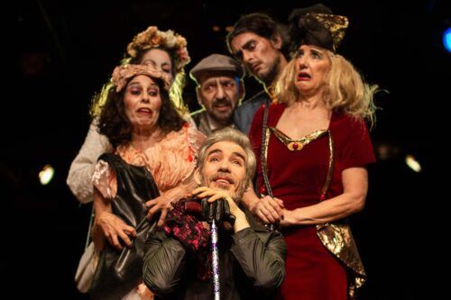 «La barbarie de los nadies»: el fenómeno teatral que incomoda al público y agota funciones