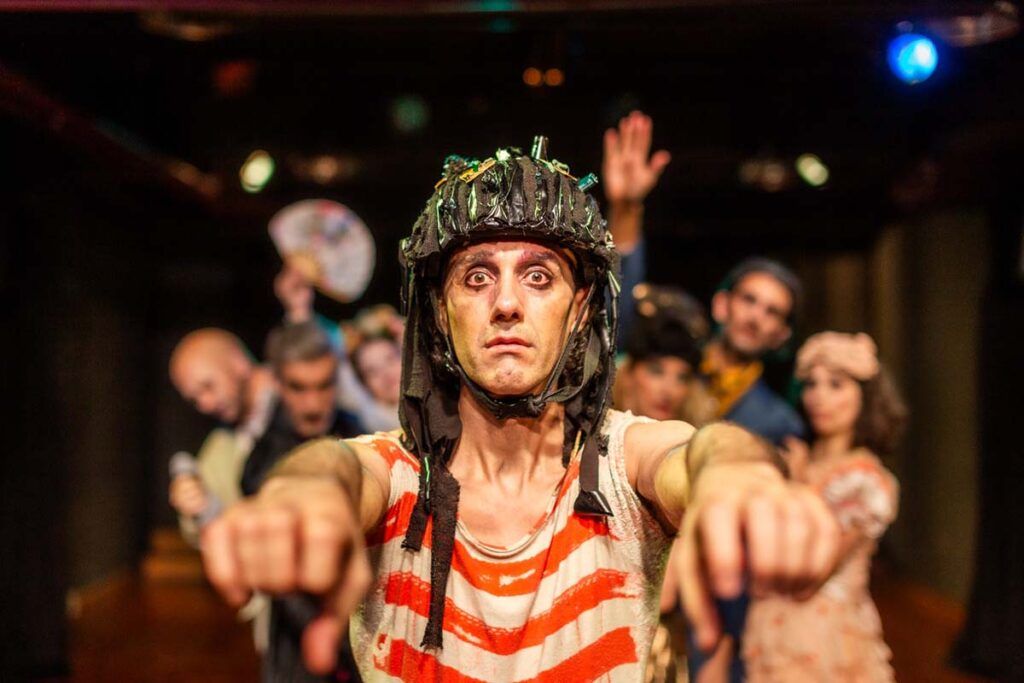 "La barbarie de los nadies": el fenómeno teatral que incomoda al público y agota funciones 3 "La barbarie de los nadies": el fenómeno teatral que incomoda al público y agota funciones