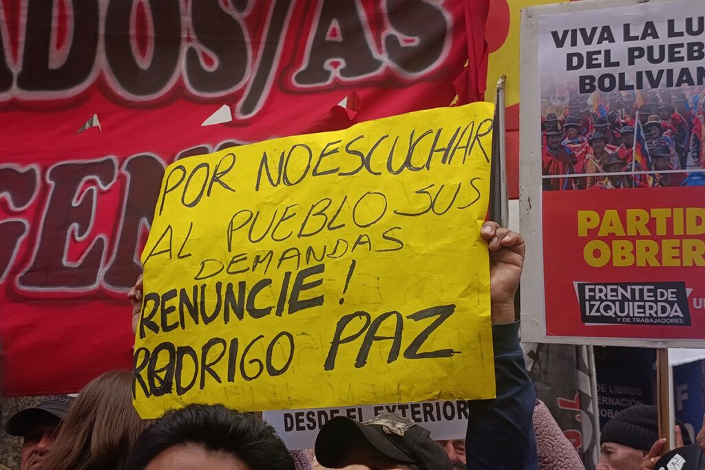 La comunidad boliviana marchó contra la represión de Rodrigo Paz y denunció la complicidad de Javier Milei 1 La comunidad boliviana marchó contra la represión de Rodrigo Paz y denunció la complicidad de Javier Milei