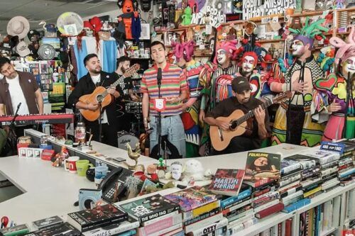 Milo J llegó al Tiny Desk, reafirmó su identidad y volvió a brillar