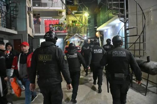 Búnkeres invictos, garrafas secuestradas: la matriz xenófoba del plan «Tormenta Negra” en las villas porteñas