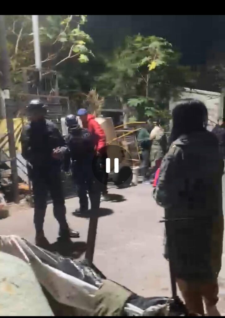 Búnkeres invictos, garrafas secuestradas: la matriz xenófoba del plan "Tormenta Negra” en las villas porteñas 2 Búnkeres invictos, garrafas secuestradas: la matriz xenófoba del plan "Tormenta Negra” en las villas porteñas