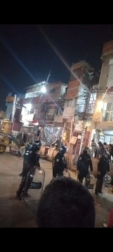 Búnkeres invictos, garrafas secuestradas: la matriz xenófoba del plan "Tormenta Negra” en las villas porteñas 5 Búnkeres invictos, garrafas secuestradas: la matriz xenófoba del plan "Tormenta Negra” en las villas porteñas