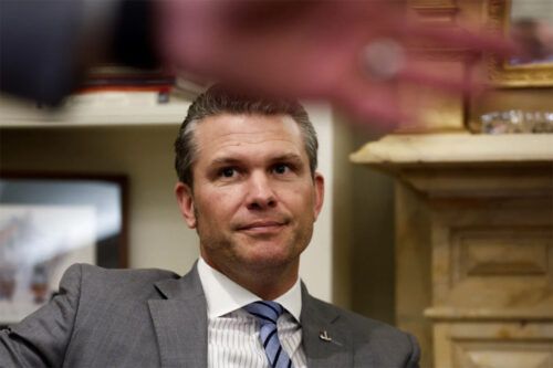 Hegseth y Trump se muestran triunfalistas y minimizan ataques iraníes en Emiratos