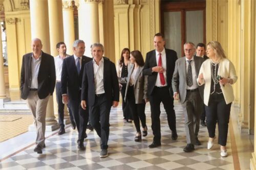 Convocatoria al gabinete: Milei volvió a respaldar a Adorni y dejó la reunión para irse a Olivos