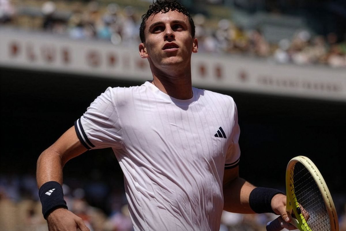 El argentino Cerúndolo dio el batacazo del año y eliminó al 1 del mundo, Jannik Sinner, en Roland Garros