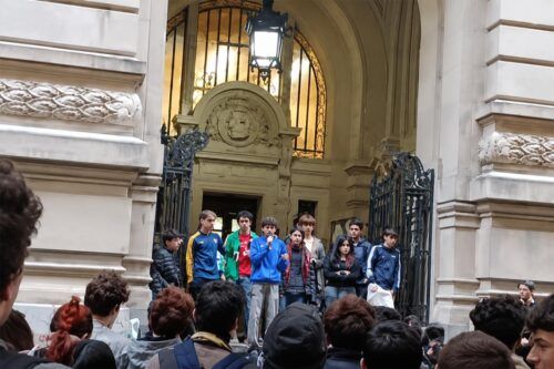 Estudiantes tomaron el Pellegrini y el Nacional Buenos Aires en reclamo por la Ley de Financiamiento Universitario