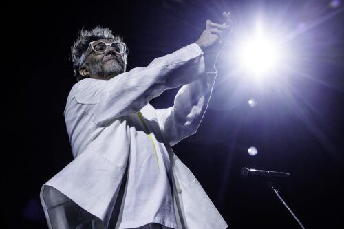 Semana Páez: silbidos, abucheos y quejas en el Movistar Arena, y el lanzamiento de «Shine»
