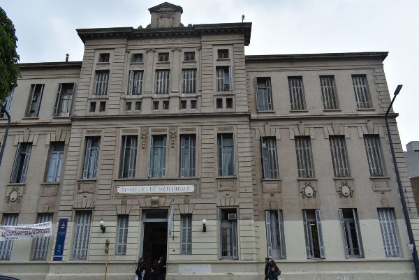 ¿Cuál es el aporte que hacen los hospitales universitarios que el gobierno desfinancia? 2 ¿Cuál es el aporte que hacen los hospitales universitarios que el gobierno desfinancia?