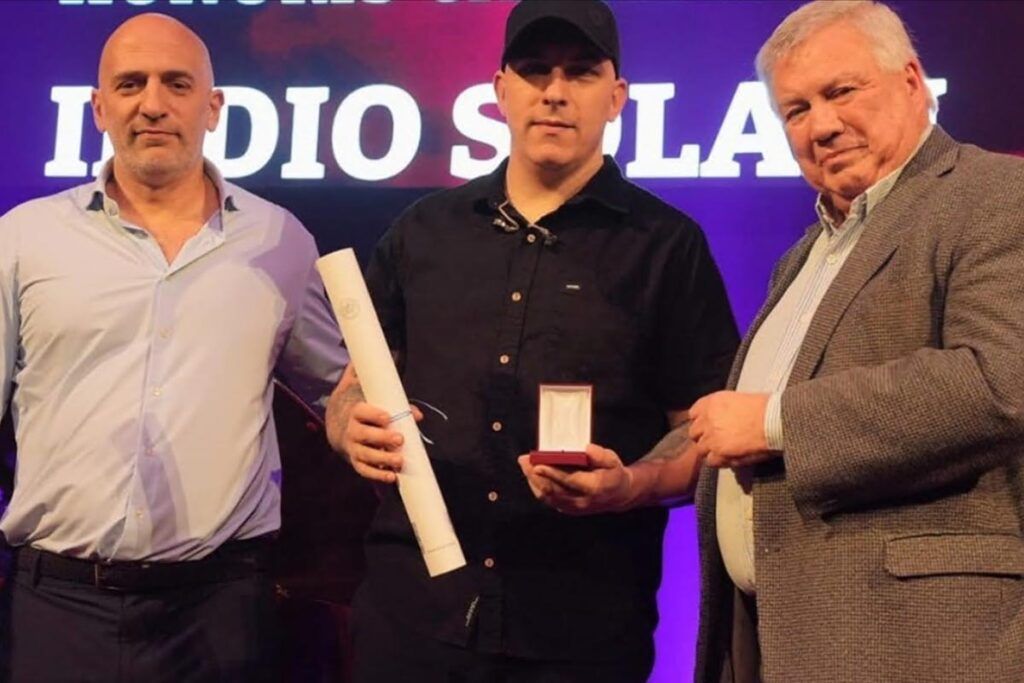 “Figura central del rock argentino y latinoamericano”: la UBA distinguió al Indio Solari con un Doctorado Honoris Causa 1 “Figura central del rock argentino y latinoamericano”: la UBA distinguió al Indio Solari con un Doctorado Honoris Causa