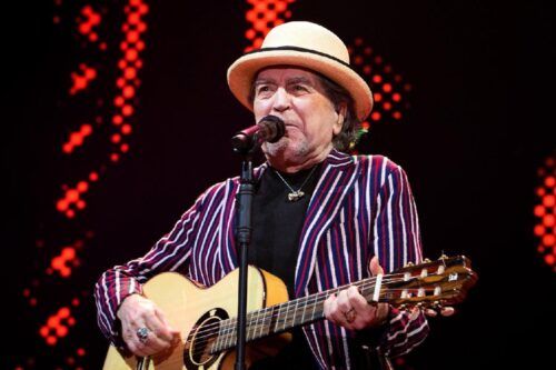 Joaquín Sabina lanzó un disco en vivo que inmortaliza su último concierto