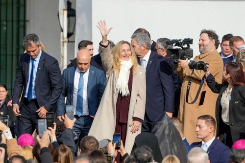 Karina habilita a Las Fuerzas de Caputo a imponerse en la calle tuitera