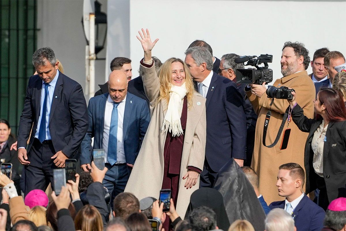 Karina habilita a Las Fuerzas de Caputo a imponerse en la calle tuitera