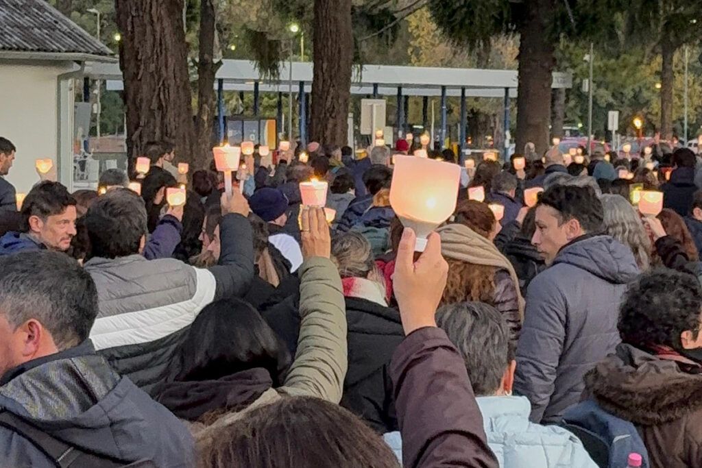 Tras obtener un fallo favorable, trabajadores del INTI realizaron una vigilia y marcha de antorchas  