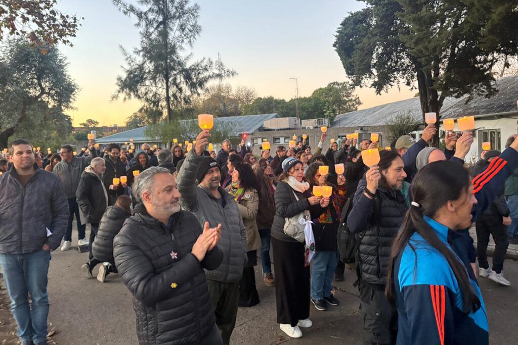 Tras obtener un fallo favorable, trabajadores del INTI realizaron una vigilia y marcha de antorchas  