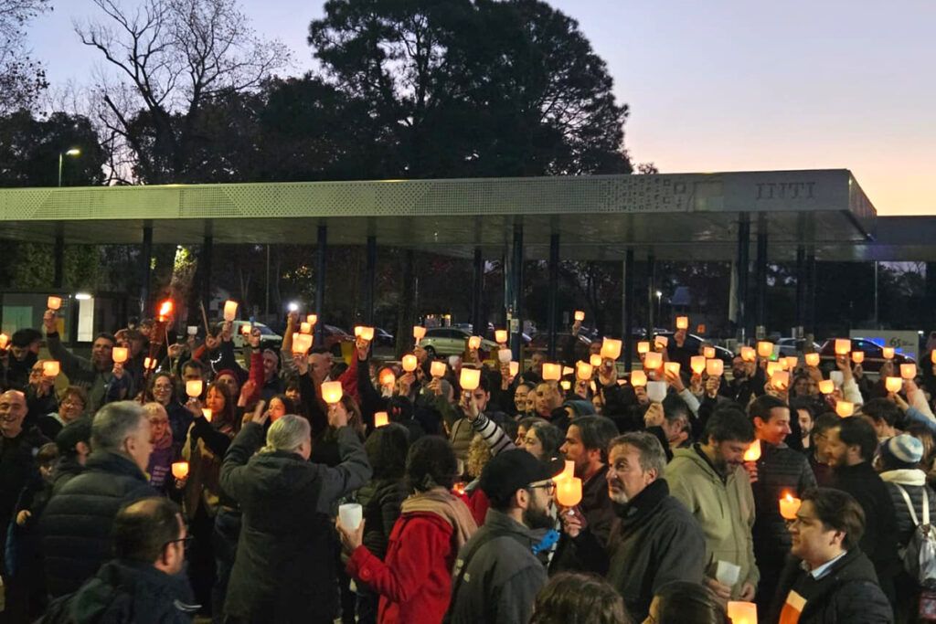 Tras obtener un fallo favorable, trabajadores del INTI realizaron una vigilia y marcha de antorchas  