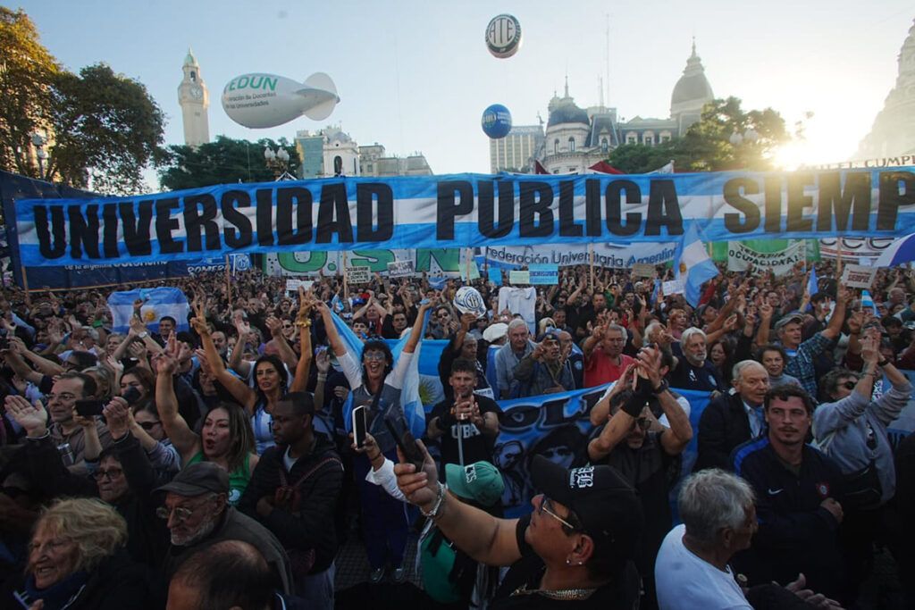 La Plaza universitaria habló: "La libertad no empieza por el mercado, empieza por el aula"