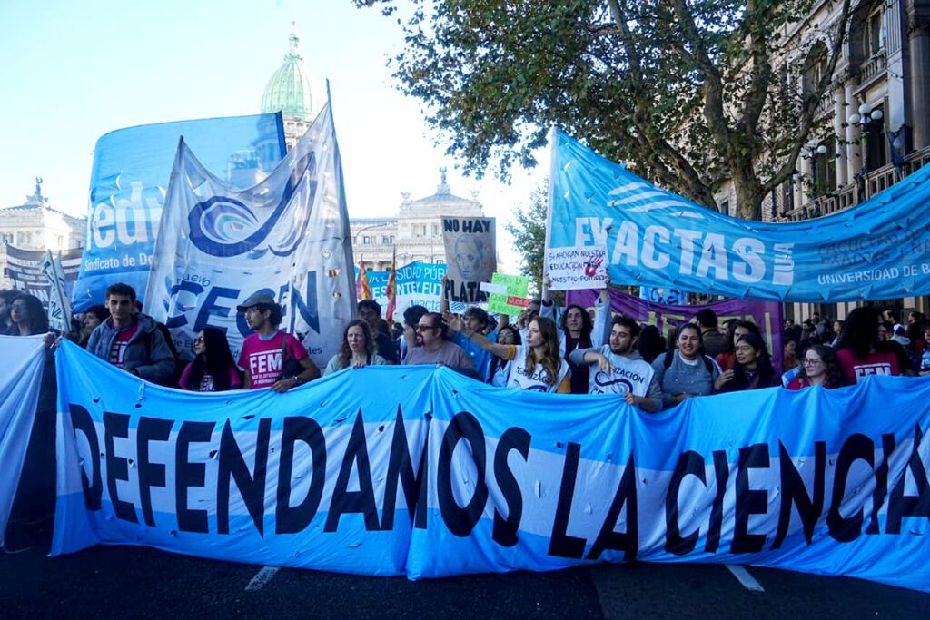La Plaza universitaria habló: "La libertad no empieza por el mercado, empieza por el aula"