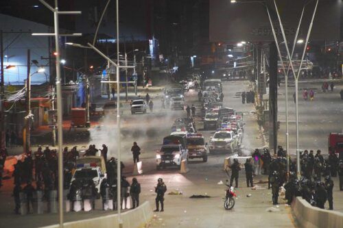 Dos semanas de protestas y cortes de ruta ponen en jaque al presidente Rodrigo Paz