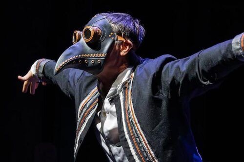 “Pequeño William” reinventa a Hamlet con fantasmas, humor y una mirada sobre los jóvenes actuales