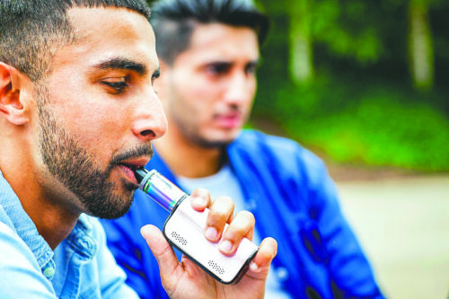 El 35% de los jóvenes ya probó vapeadores y crecen los riesgos tras el fin de la prohibición por parte del Gobierno