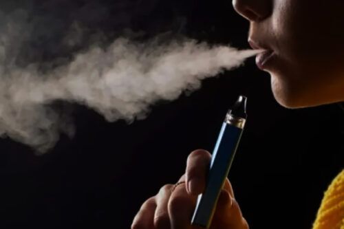 Qué implica la «regulación» de vapeadores y bolsas de nicotina: «La legalización es permitir nuevas generaciones de adictos»