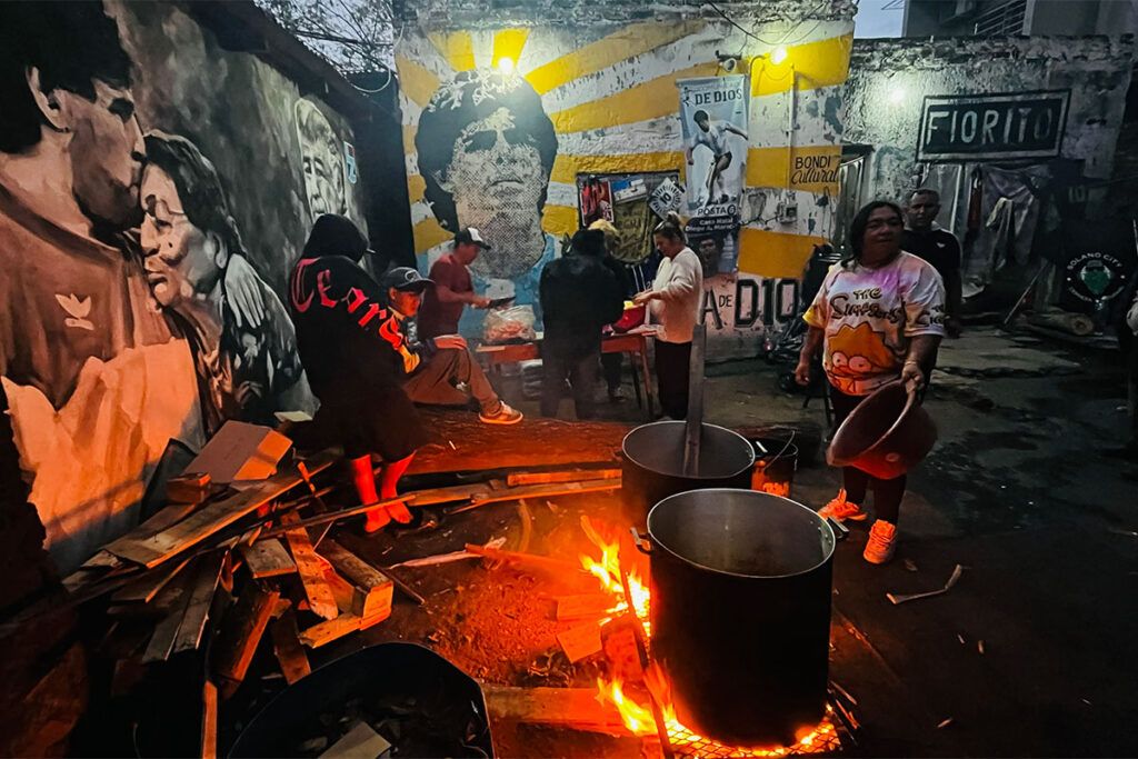 Olla popular en la casa de Diego: “Milei es hambre”