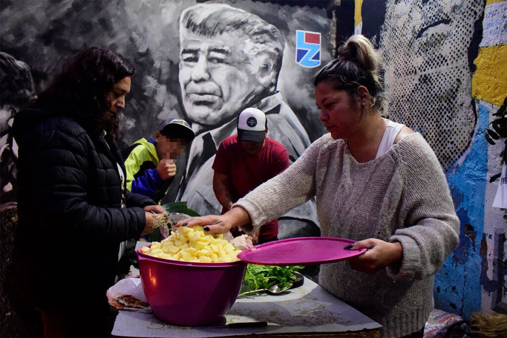 Olla popular en la casa de Diego: “Milei es hambre”