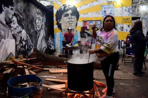 Olla popular en la casa de Diego: “Milei es hambre”