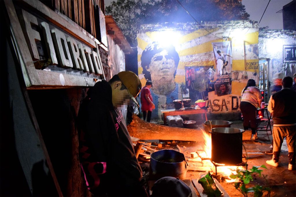 Olla popular en la casa de Diego: “Milei es hambre”